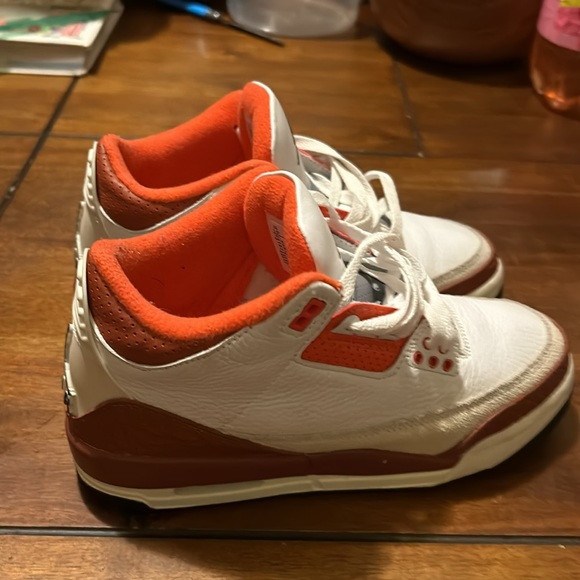 Air Jordan 3 Retro SE $150
White/Mars Stone/ Team Orange/Black
Size 5.5Y - Picture 6 of 9
